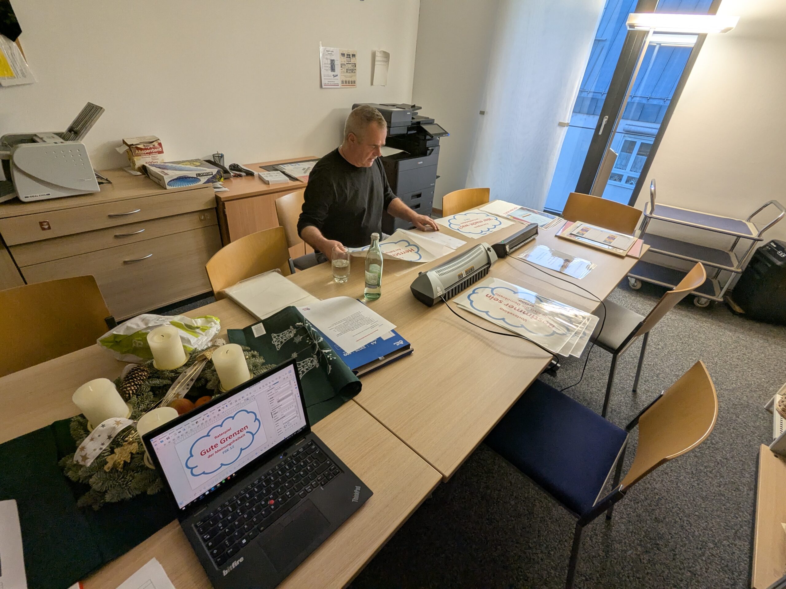 Harry Heyl legt hat an - für die Demokratie